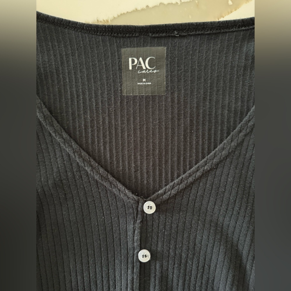 PacSun Black Ribbed Crop - Picture 3 of 4